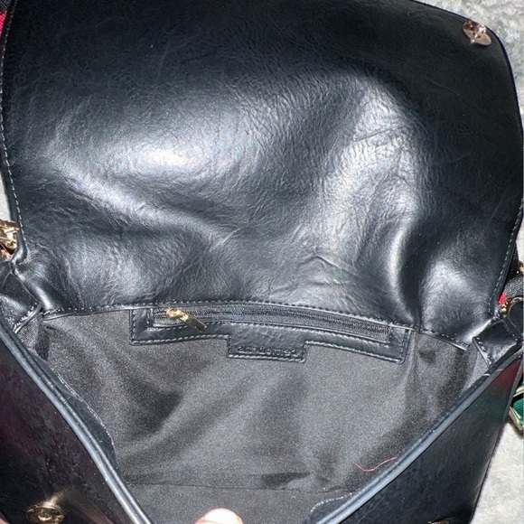 NWOT Ah-Dorned Black Vegan Crossbody Red Green Black Strap - Picture 3 of 3